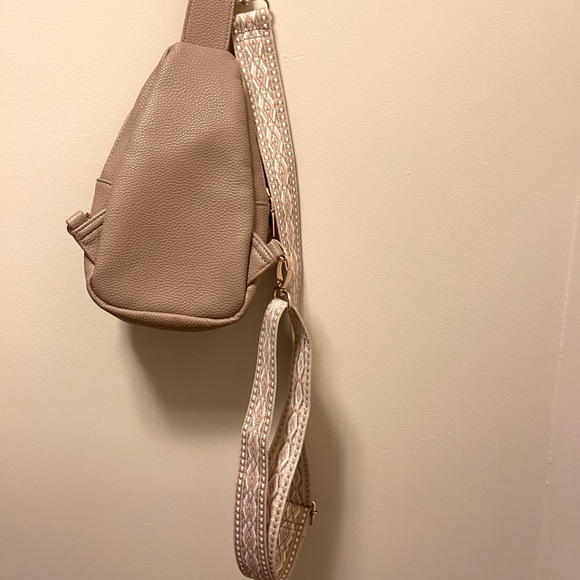 Sling Strap Crossbody Purse NWOT - Picture 3 of 5